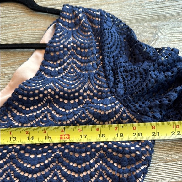 🌴 Lilly Pulitzer Navy crochet dress bell sleeves w stretch fully lined body XL - Picture 11 of 11